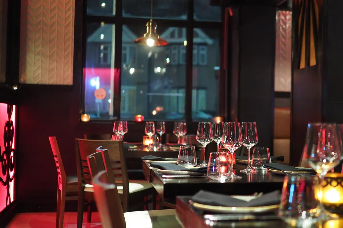 El comedor durante el servicio de noche